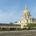 Apartment Ecole Militaire