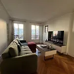 Apartment Ecole Militaire